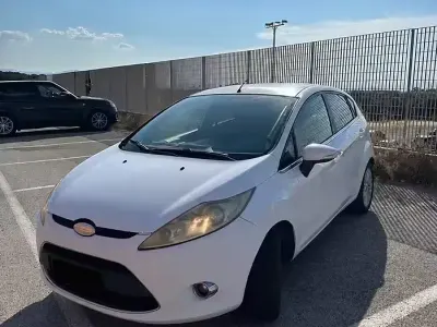 Usata Ford Fiesta Titanium 80 CV (58 kW) 2009 Bianco Berlina