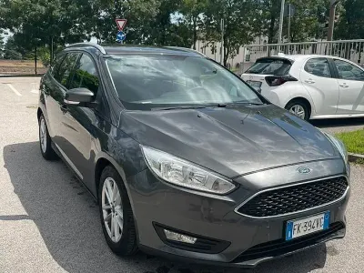 Usata Ford Focus 120 CV (88 kW) 2017 Grigio Furgone