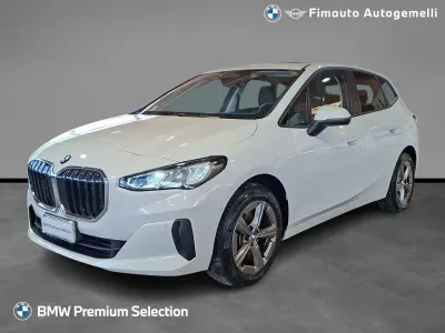 Begagnad BMW 223 Active Tourer 204 HK (150 kW) 2023 Vit Minibuss