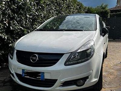 Usata Opel Corsa 75 CV (55 kW) 2010 Bianco Berlina