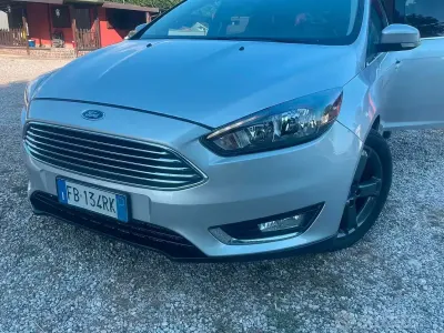 Usata Ford Focus 120 CV (88 kW) 2015 Grigio Station wagon