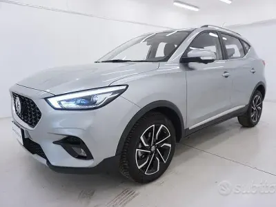 Usata MG ZS Luxury 106 CV (77 kW) 2025 Argento SUV