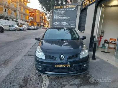 Usata Renault Clio II Dynamique 75 CV (55 kW) 2008 Nero Berlina