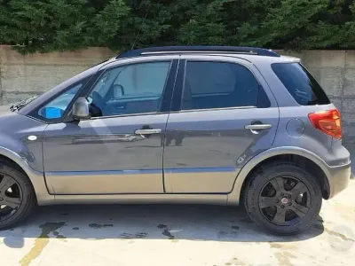 Usata Fiat Sedici 120 CV (88 kW) 2009 Grigio SUV
