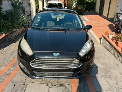 Usata Ford Fiesta 75 CV (55 kW) 2013 Berlina