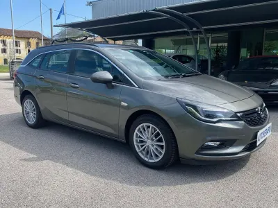 Usata Opel Astra Dynamic 136 CV (100 kW) 2018 Grigio Station wagon