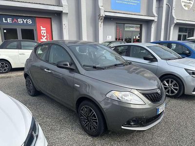 Usata Lancia Ypsilon Silver 69 CV (50 kW) 2024 Grigio canna di fucile Utilitaria
