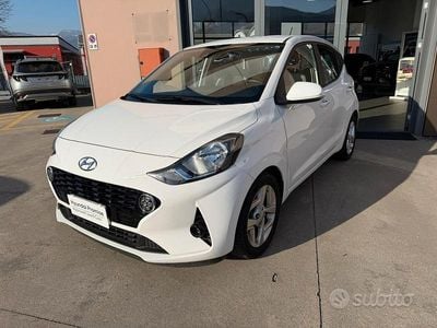 Usata Hyundai i10 65 CV (47 kW) 2023 Bianco Utilitaria