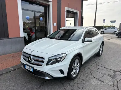 Usado Mercedes GLA200 136 CV (100 kW) 2016 Blanco SUV