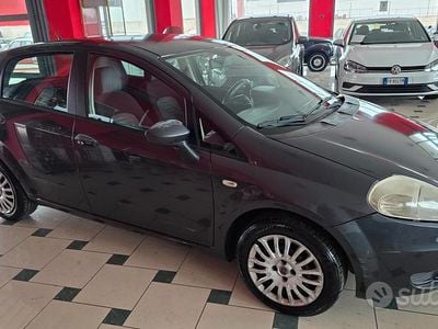 Usata Fiat Grande Punto Emotion 90 CV (66 kW) 2009 Grigio Utilitaria