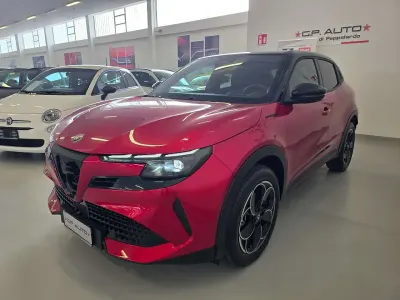 Nuova Alfa Romeo GT Junior Edizione Speciale 136 CV (100 kW) 2026 Rosso brera / tetto nero SUV