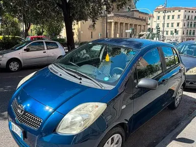 Usata Toyota Yaris 65 CV (47 kW) 2008 Bluazzurro Utilitaria