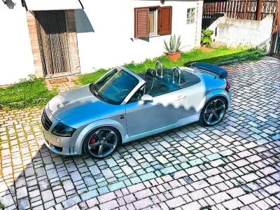 Begagnad Audi TT Sport 179 HK (131 kW) 2000 Grå Sportkupé