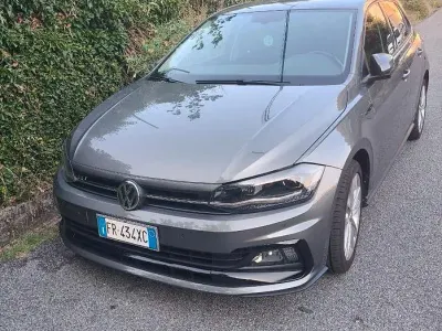 Usata VW Polo R-line 116 CV (85 kW) 2018 Grigio Utilitaria