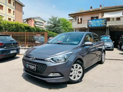 Usata Hyundai i20 Classic 84 CV (61 kW) 2015 Grigio Berlina