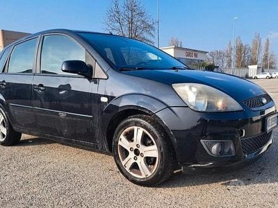 Begagnad Ford Fiesta Ghia 75 HK (55 kW) 2008 Svart Halvkombi
