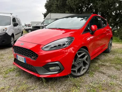 Usado Ford Fiesta ST 205 HP (150 kW) 2018 Vermelho Sedan
