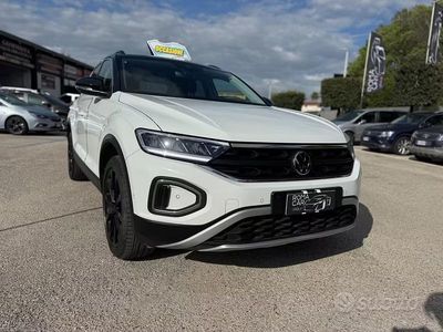 Usata VW T-Roc Life 110 CV (80 kW) 2023 Bianco SUV