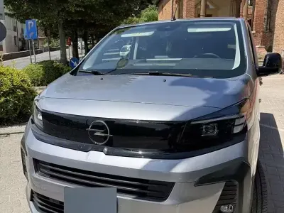 Usata Opel Zafira 177 CV (130 kW) 2026 Grigio Monovolume