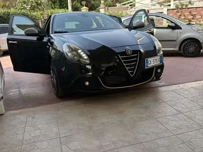 Usata Alfa Romeo Giulietta Veloce 105 CV (77 kW) 2014 Nero Utilitaria