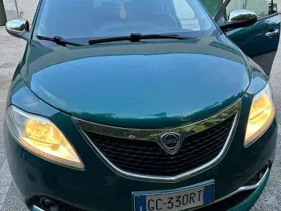 Usata Lancia Ypsilon Gold 69 CV (50 kW) 2020 Verde Utilitaria