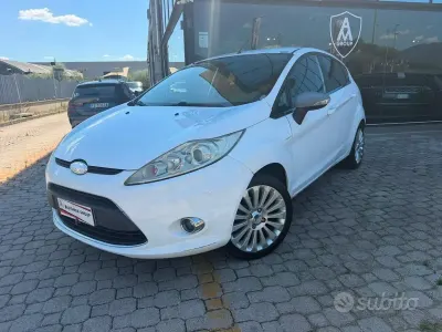 Usata Ford Fiesta Titanium 82 CV (60 kW) 2008 Bianco Utilitaria