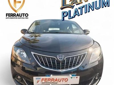 Begagnad Lancia Ypsilon Platinum 70 HK (51 kW) 2024 Svart Halvkombi