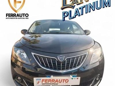 Usado Lancia Ypsilon Platinum 71 HP (52 kW) 2024 Preto Citadino