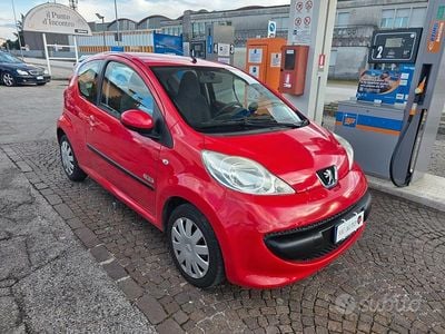 Usata Peugeot 107 68 CV (50 kW) 2007 Rosso Utilitaria