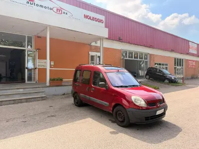 Usata Renault Kangoo Privilege 75 CV (55 kW) 2004 Rosso Monovolume