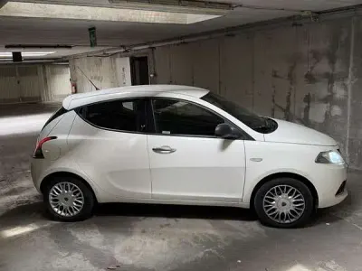 Usata Lancia Ypsilon Silver 69 CV (50 kW) 2018 Bianco Utilitaria