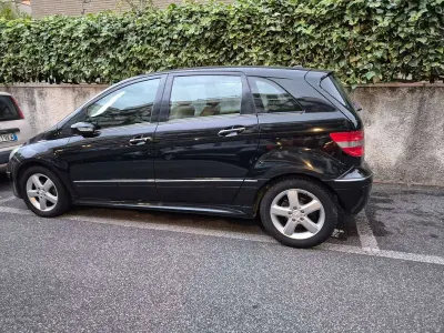 Begagnad Mercedes B150 129 HK (94 kW) 2006 Svart Minibuss