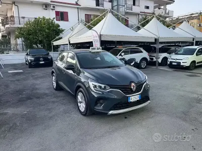 Usata Renault Captur Zen 101 CV (74 kW) 2022 Blu SUV