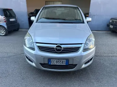 Usata Opel Zafira 140 CV (102 kW) 2010 Argento Monovolume