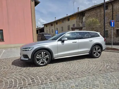 Usata Volvo V60 CC Business Edition 250 CV (183 kW) 2021 Station wagon