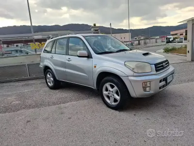 Usata Toyota RAV4 116 CV (85 kW) 2002 Grigio SUV