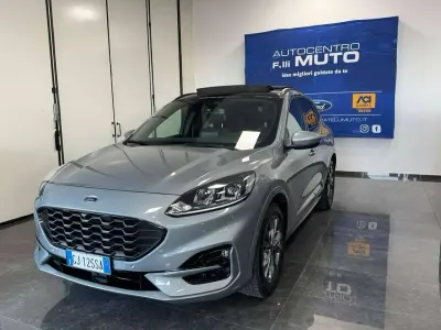 Usata Ford Kuga ST-Line 120 CV (88 kW) 2022 Solar silver SUV