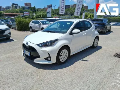Usata Toyota Yaris Hybrid Active 116 CV (85 kW) 2023 Bianco Berlina