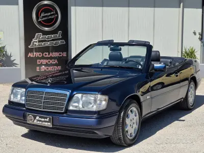 Usata Mercedes E200 136 CV (100 kW) 1996 Bluazzurro Cabrio