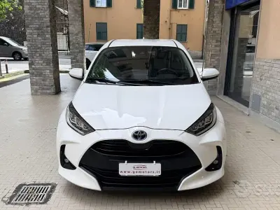 Usata Toyota Yaris Hybrid Active 116 CV (85 kW) 2022 Bianco Berlina