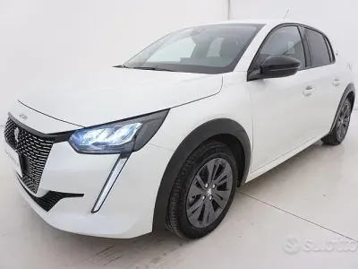 Usata Peugeot 208 Allure 56 kW (77 CV) 2022 Bianco Utilitaria