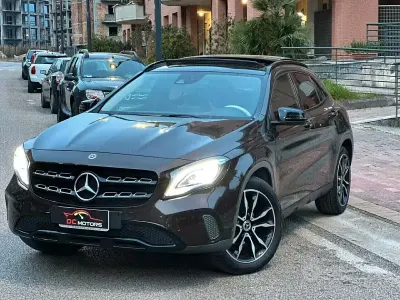 Usata Mercedes GLA200 Premium 136 CV (100 kW) 2018 Marrone SUV