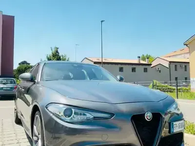 Usata Alfa Romeo Giulia Business 150 CV (110 kW) 2018 Grigio Berlina