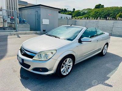 Usata Opel Astra Cabriolet Cosmo 150 CV (110 kW) 2007 Grigio Cabrio