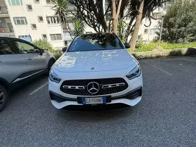 Usata Mercedes GLA200 150 CV (110 kW) 2022 Bianco SUV