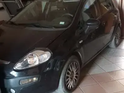 Usata Fiat Punto Young 75 CV (55 kW) 2015 Nero Utilitaria