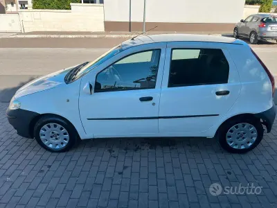 Usado Fiat Punto 69 CV (50 kW) 2010 Blanco Utilitario