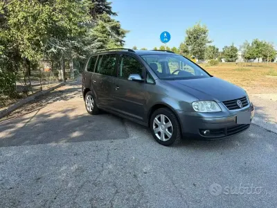 Usata VW Touran 140 CV (102 kW) 2006 Grigio Monovolume