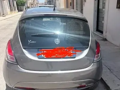 Usata Lancia Ypsilon 95 CV (69 kW) 2017 Grigio Utilitaria