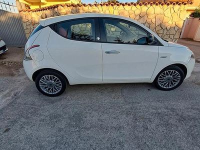 Usata Lancia Ypsilon 69 CV (50 kW) 2012 Bianco Utilitaria